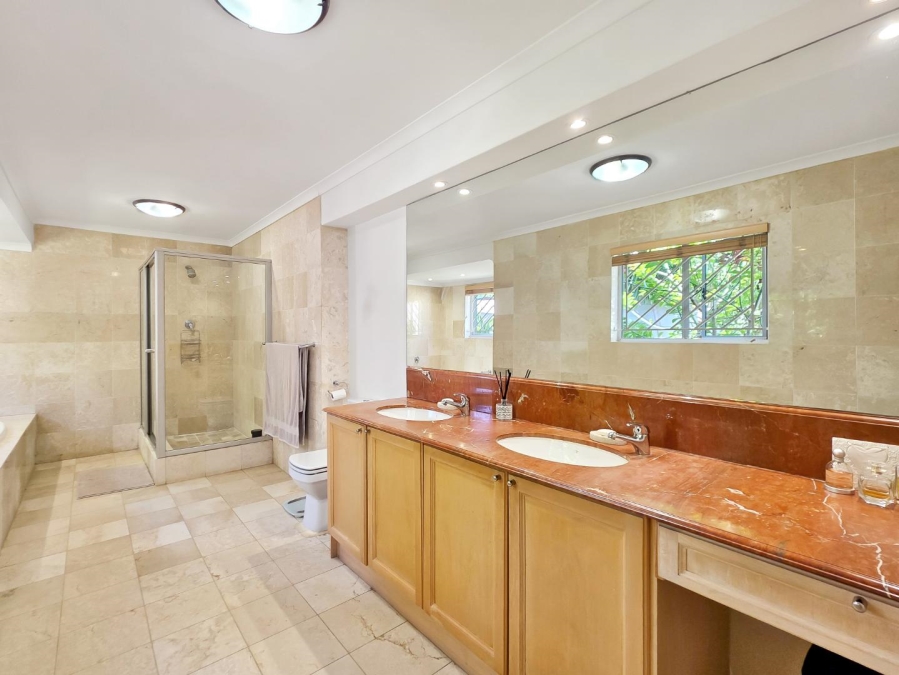 4 Bedroom Property for Sale in Fresnaye Western Cape